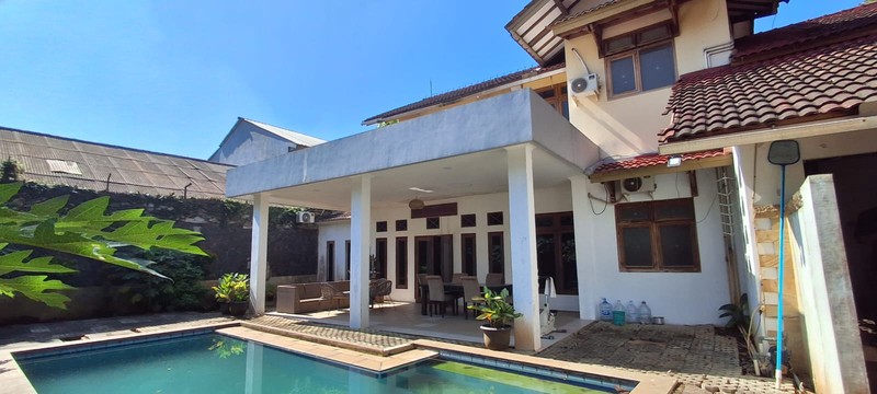 Di Jual Rumah Asri  2 LT