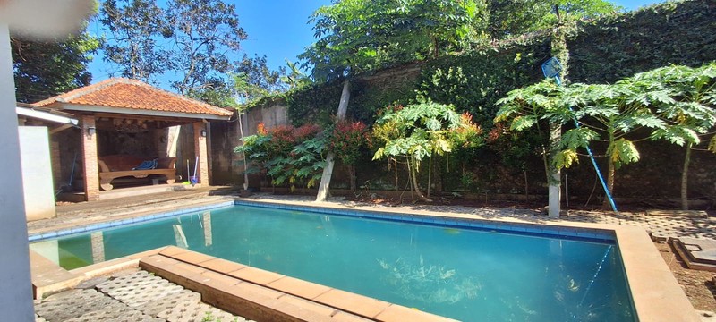 Di Jual Rumah Asri  2 LT