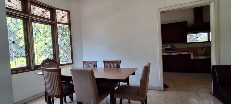 Di Jual Rumah Asri  2 LT