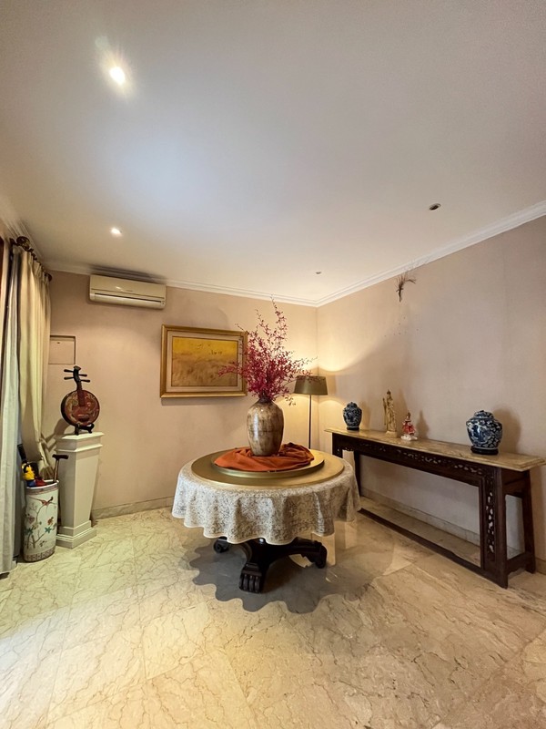 Dijual Rumah Hunian , daerah komersial 300 m dari Senopati