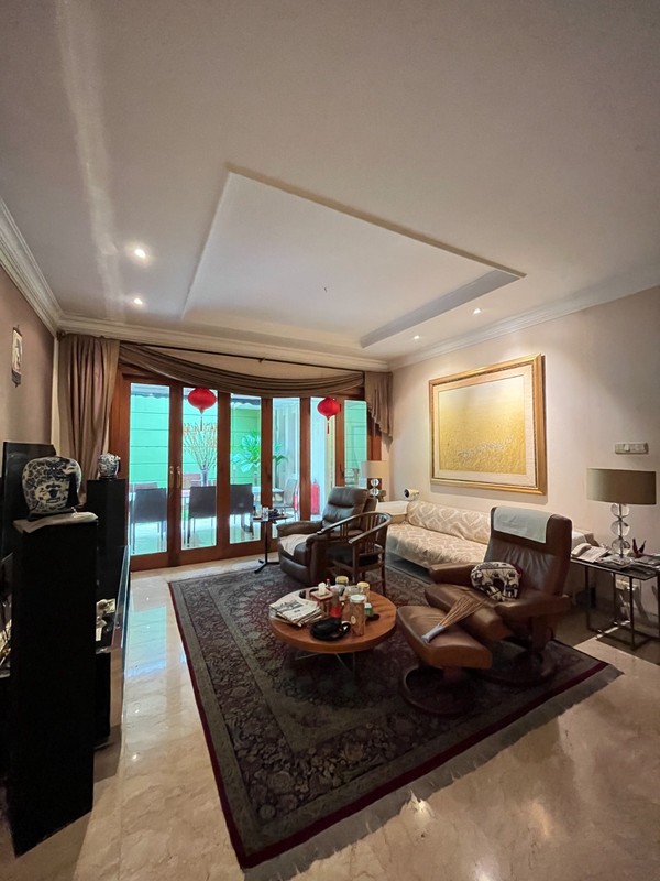 Dijual Rumah Hunian , daerah komersial 300 m dari Senopati