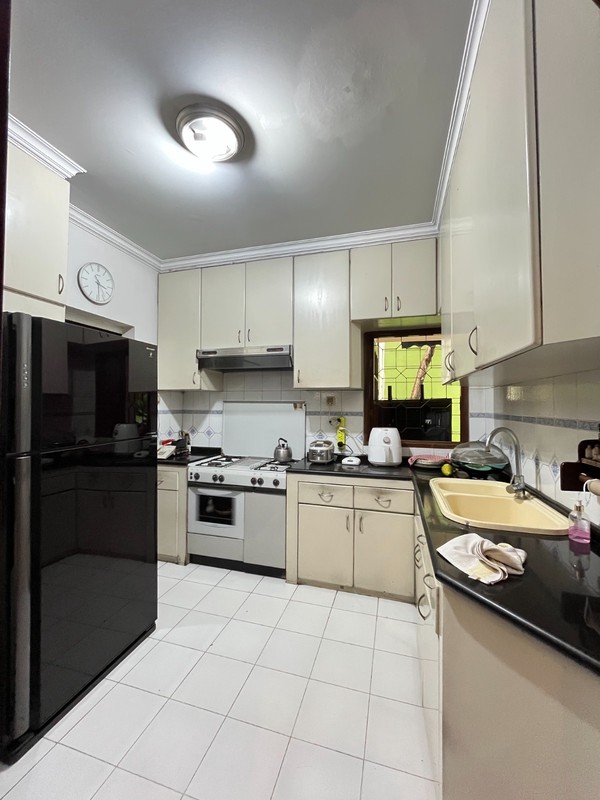 Dijual Rumah Hunian , daerah komersial 300 m dari Senopati