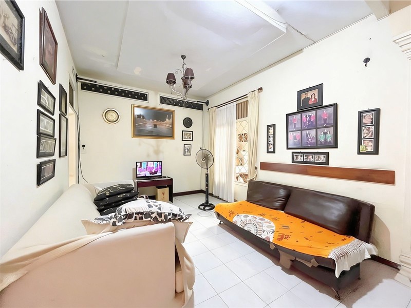 Dijual Rumah di H. Nawi Cocok untuk Bangun Rumah Kost