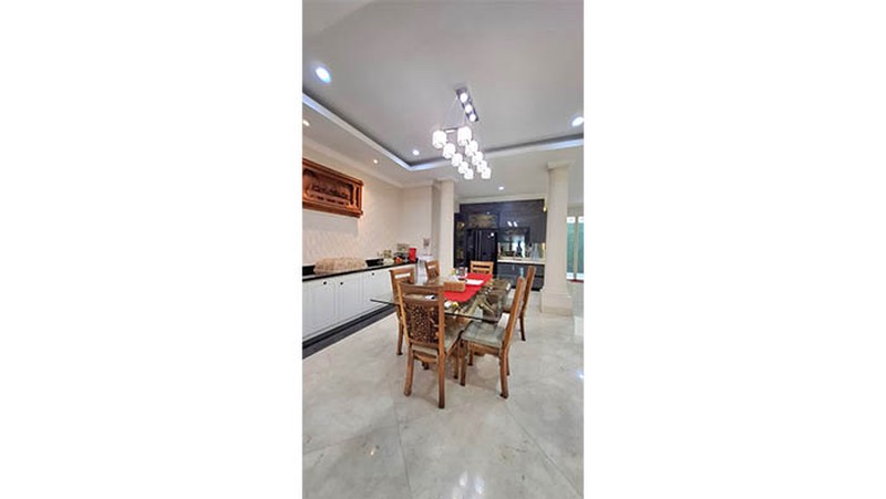 Rumah Villa Gading Indah, Kelapa Gading, Lantai marmer, semi furnish