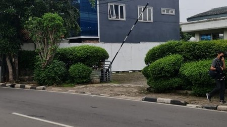 Dijual Gedung Kantor siap pakai 4.5lantai