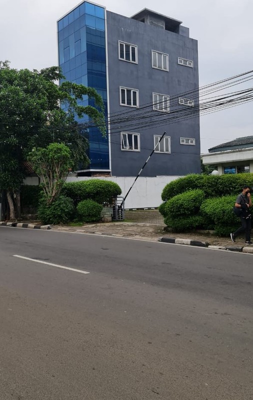 Dijual Gedung Kantor siap pakai 4.5lantai