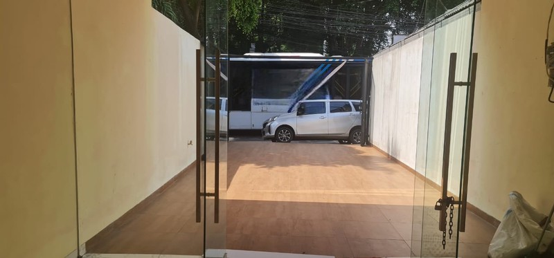 Dijual Gedung Kantor siap pakai 4.5lantai