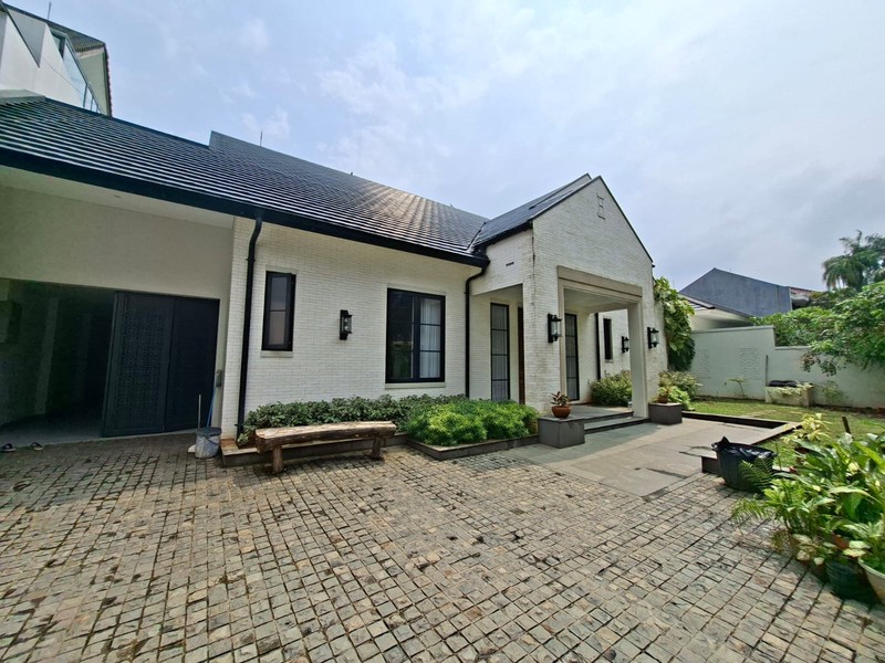 RUMAH DISEWA JALAN DAKSA KEBAYORAN BARU JAKARTA SELATAN