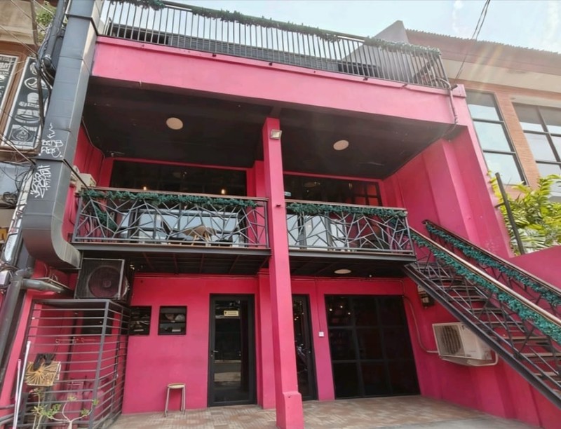 DIJUAL - Tempat Usaha di Kemang Selatan Pinggir jalan, Lokasi Sangat Strategis untuk Usaha & Bangunan Bagus 