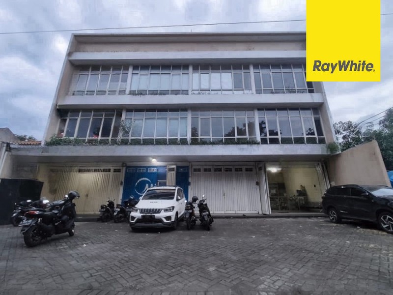 Disewakan Ruko 3 lantai di Rungkut Asri Tengah Surabaya