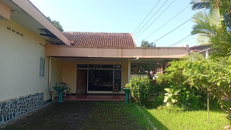 Investasi Strategis Tanah Hook  & Rumah di Jalan Utama Dekat Kampus & Perkantoran, Kramat Slatan, Magelang Utara, Magelang