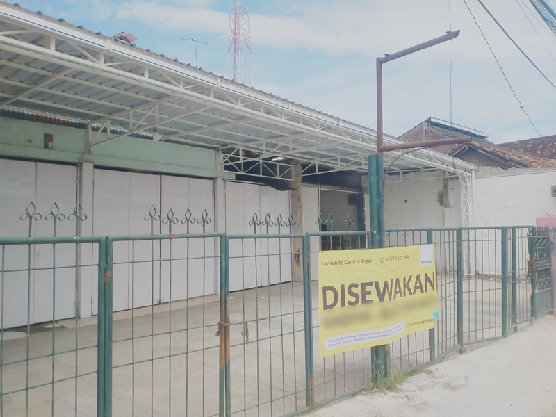 Disewakan Ruang Usaha Strategis di Pinggir Jalan Utama Bantul KM 9 Parkir Luas & Akses Truk Lega, Pendowoharjo, Sewon, Bantul