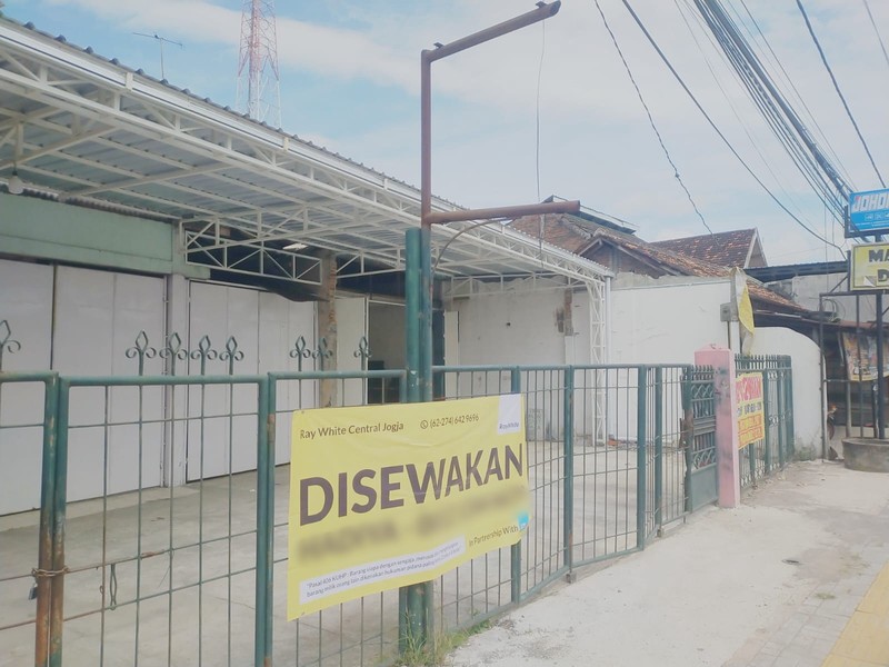 Disewakan Ruang Usaha Strategis di Pinggir Jalan Utama Bantul KM 9 Parkir Luas & Akses Truk Lega, Pendowoharjo, Sewon, Bantul