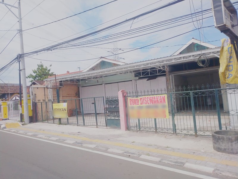 Disewakan Ruang Usaha Strategis di Pinggir Jalan Utama Bantul KM 9 Parkir Luas & Akses Truk Lega, Pendowoharjo, Sewon, Bantul