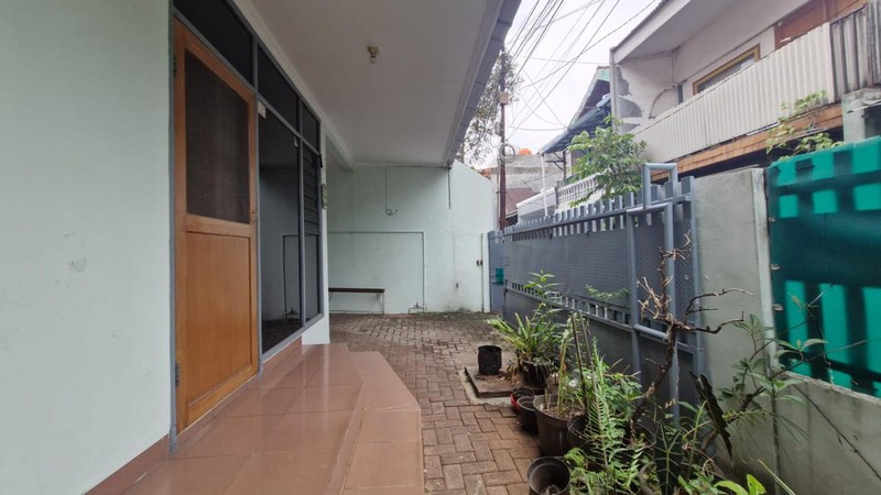 Dijual Rumah Lama Terawat Lokasi Strategis Di Jl. Pulo Kenangan, Grogol Utara, Jakarta Selatan