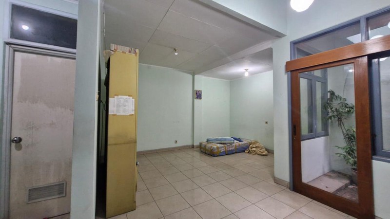 Dijual Rumah Lama Terawat Lokasi Strategis Di Jl. Pulo Kenangan, Grogol Utara, Jakarta Selatan