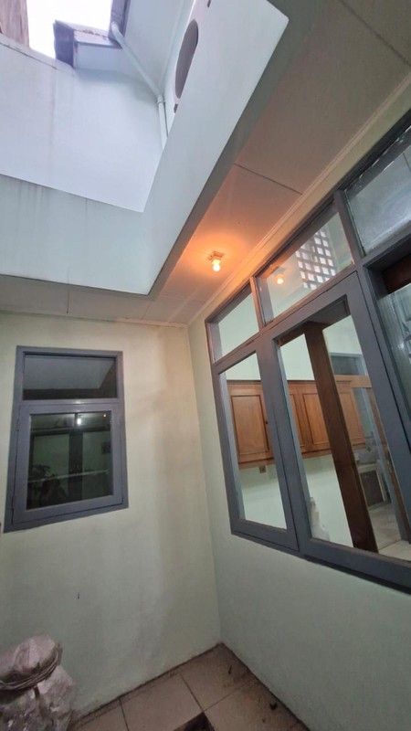 Dijual Rumah Lama Terawat Lokasi Strategis Di Jl. Pulo Kenangan, Grogol Utara, Jakarta Selatan