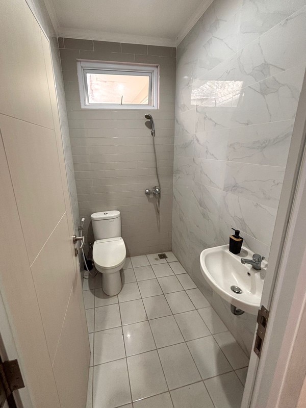 Rumah Sewa Luas 2 Lantai Dalam Komplek Dekat Tol & Mall di Cinere