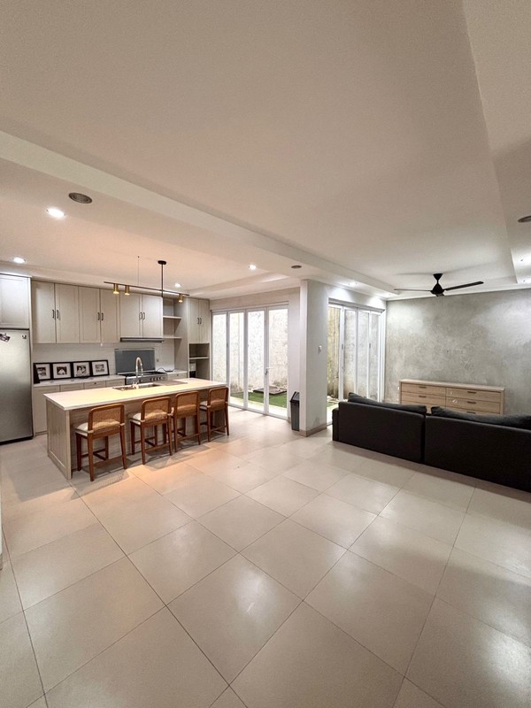 Rumah Sewa Luas 2 Lantai Dalam Komplek Dekat Tol & Mall di Cinere