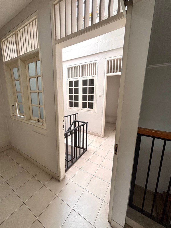 Rumah Sewa Luas 2 Lantai Dalam Komplek Dekat Tol & Mall di Cinere