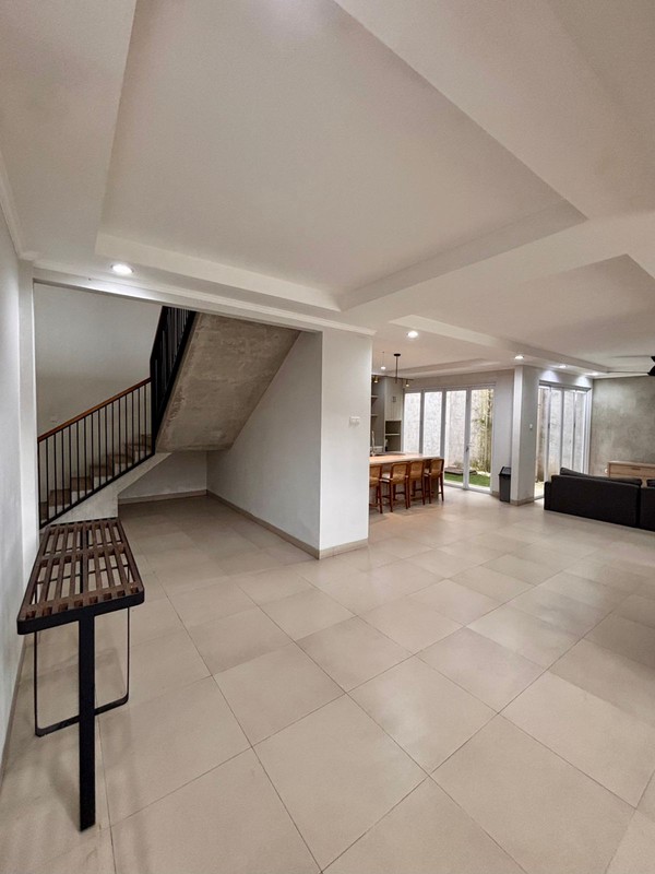 Rumah Sewa Luas 2 Lantai Dalam Komplek Dekat Tol & Mall di Cinere