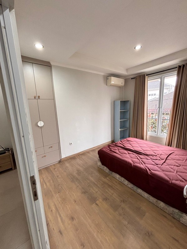 Rumah Sewa Luas 2 Lantai Dalam Komplek Dekat Tol & Mall di Cinere