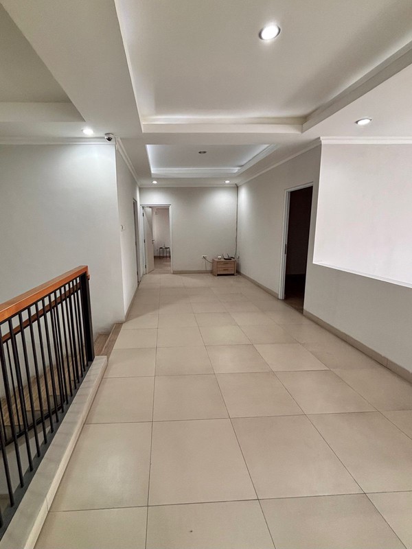 Rumah Sewa Luas 2 Lantai Dalam Komplek Dekat Tol & Mall di Cinere