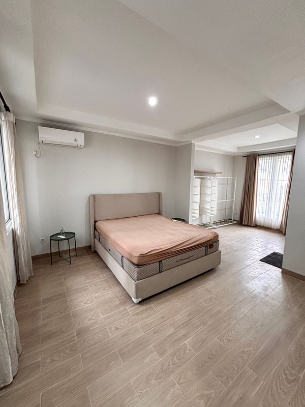 Rumah Sewa Luas 2 Lantai Dalam Komplek Dekat Tol & Mall di Cinere