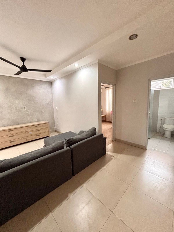 Rumah Sewa Luas 2 Lantai Dalam Komplek Dekat Tol & Mall di Cinere