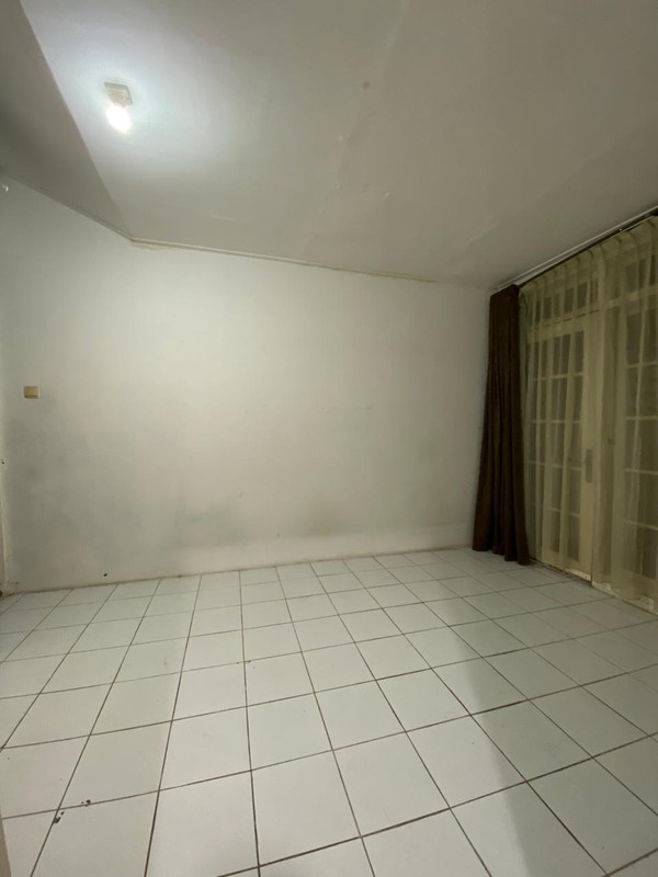 Lebak Bulus Rumah Luas Tanah 257 m2 Harga Nego