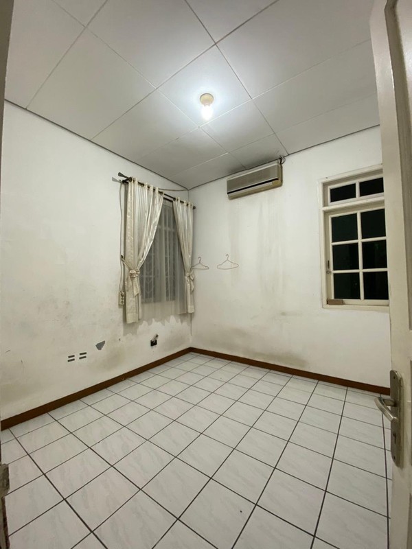 Lebak Bulus Rumah Luas Tanah 257 m2 Harga Nego