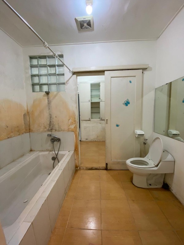 Lebak Bulus Rumah Luas Tanah 257 m2 Harga Nego