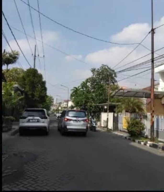 Dijual 375 m2 Rumah Dharmahusada Area Surabaya Timur Spesial Row Jalan Lebar 3 Mobil Luas - Surat SHM Cocok Buat Rumah Usaha, Kantor,Kos - Kostan, Rumah Tinggal