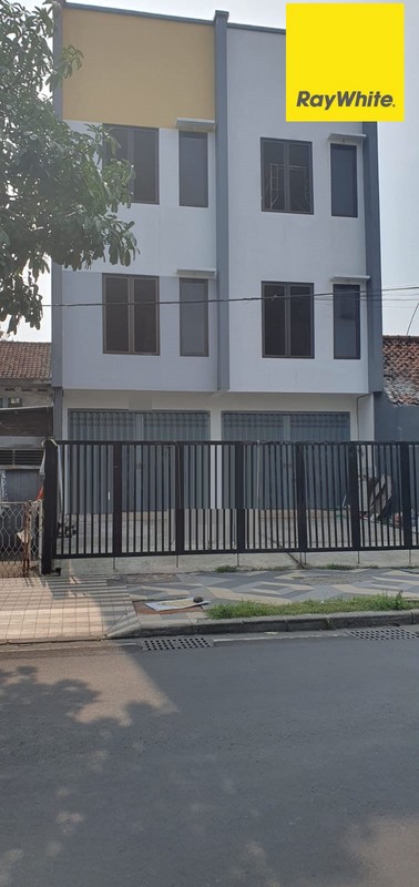 Disewakan Ruko 3 lantai di Jalan Raya Tambaksari Surabaya