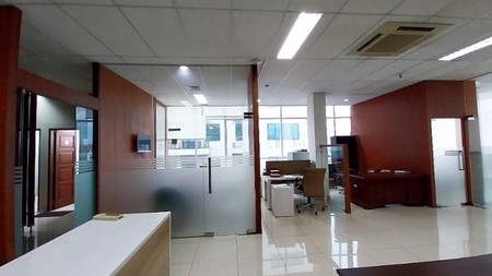 Gedung perkantoran 4 lantai, fully furnish, siap pakai di warung buncit, Jakarta Selatan