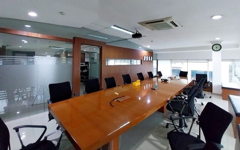 Gedung perkantoran 4 lantai, fully furnish, siap pakai di warung buncit, Jakarta Selatan