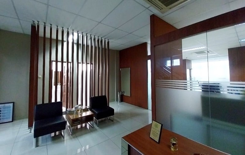 Gedung perkantoran 4 lantai, fully furnish, siap pakai di warung buncit, Jakarta Selatan
