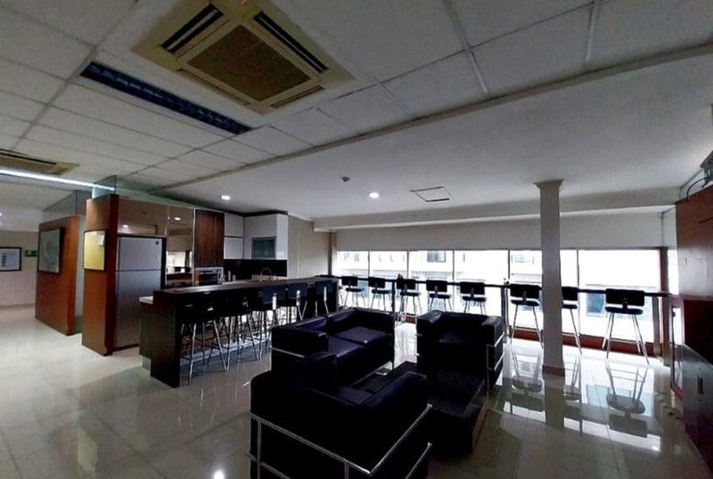 Gedung perkantoran 4 lantai, fully furnish, siap pakai di warung buncit, Jakarta Selatan