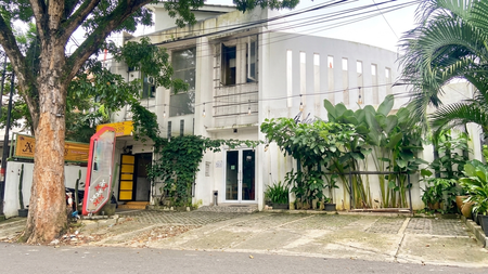 Rumah sewa strategis cocom untuk Coffe Shop dan office di Senayan Bintaro 
