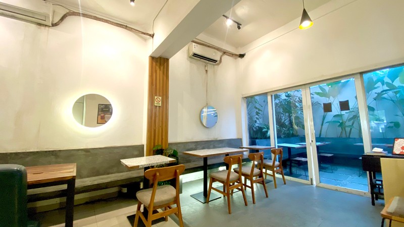 Rumah sewa strategis cocom untuk Coffe Shop dan office di Senayan Bintaro 