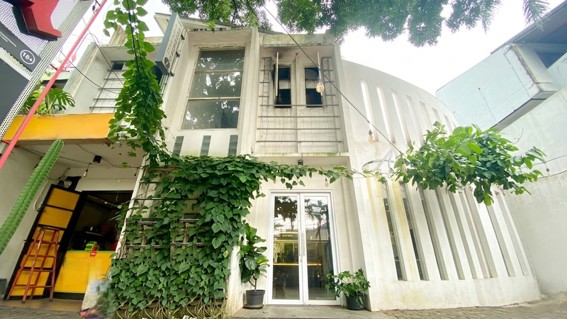 Rumah sewa strategis cocom untuk Coffe Shop dan office di Senayan Bintaro 