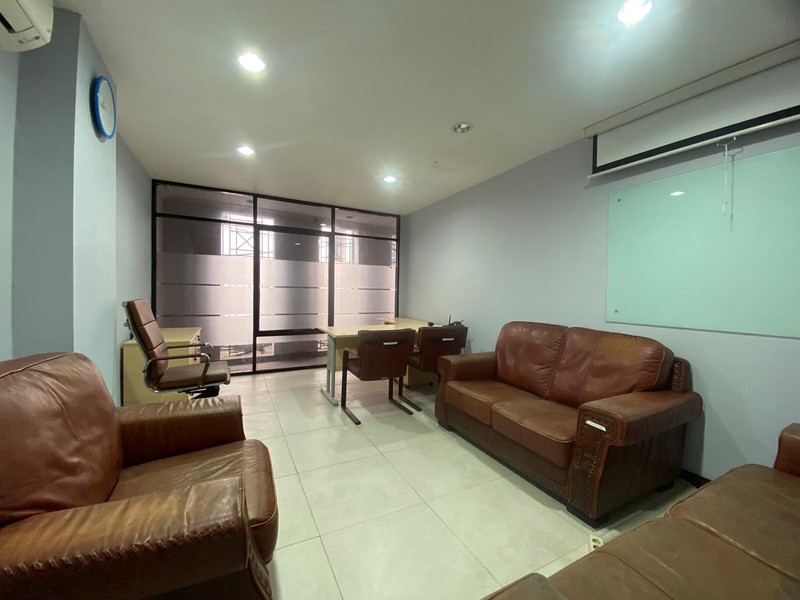 Gedung Komersial Prime di Pecenongan, Jakarta Pusat