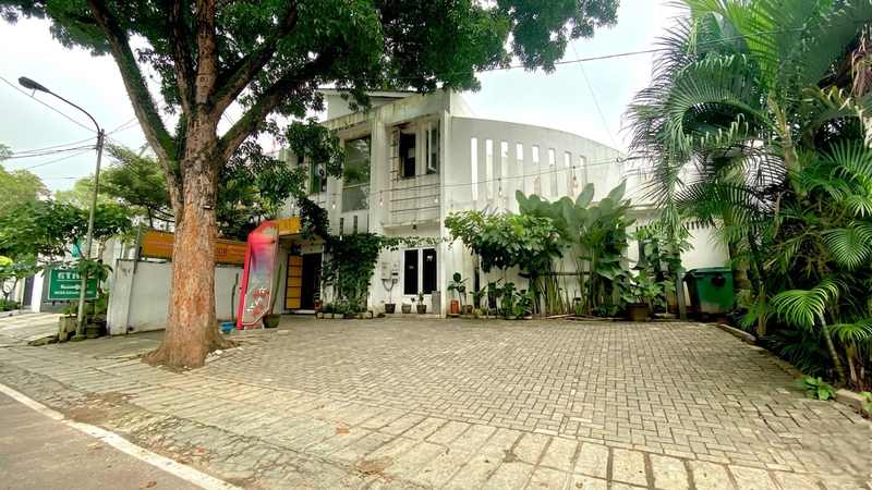 Rumah sewa strategis cocom untuk Coffe Shop dan office di Senayan Bintaro