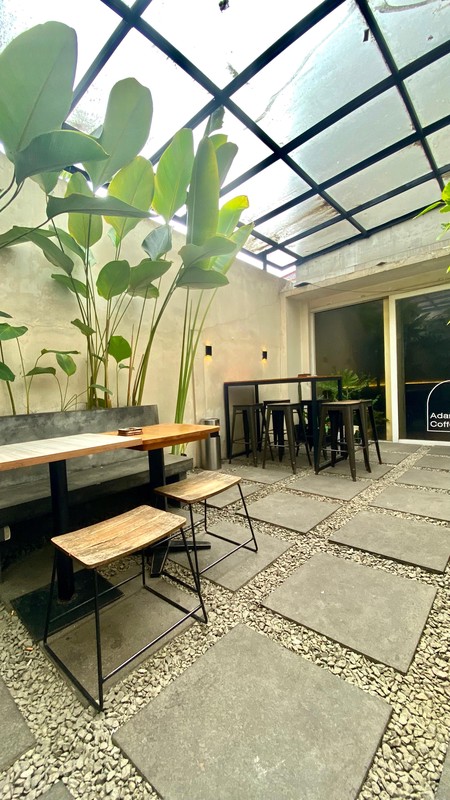 Rumah sewa strategis cocom untuk Coffe Shop dan office di Senayan Bintaro