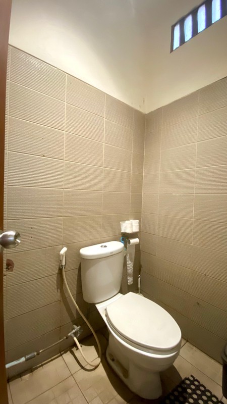 Rumah sewa strategis cocom untuk Coffe Shop dan office di Senayan Bintaro