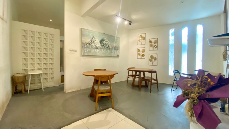 Rumah sewa strategis cocom untuk Coffe Shop dan office di Senayan Bintaro