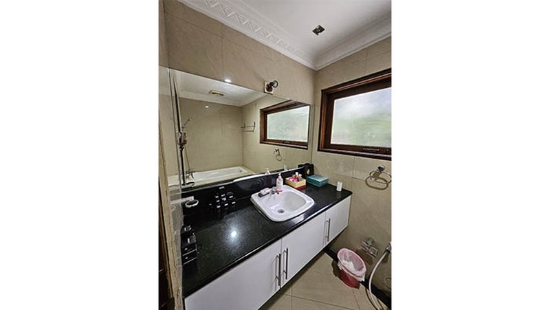 Rumah Hoek jual Cepat harga hitung tanah aja di  Kelapa Nias, Kelapa Gading