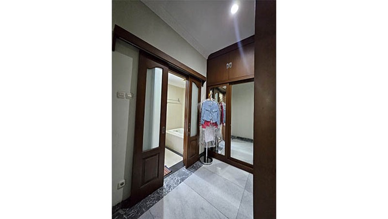 Rumah Hoek jual Cepat harga hitung tanah aja di  Kelapa Nias, Kelapa Gading