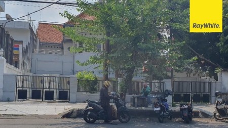 Disewakan Rumah 2 lantai di Jalan Raya Kartini Surabaya Pusat