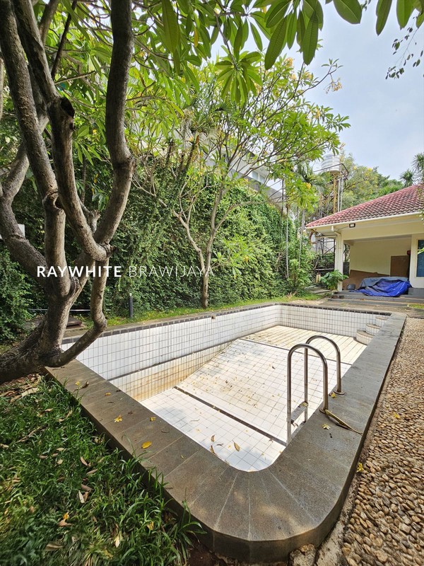 Rumah Bangunan 2 Lantai Lingkungan Tenang Area Puri Sakti Cipete